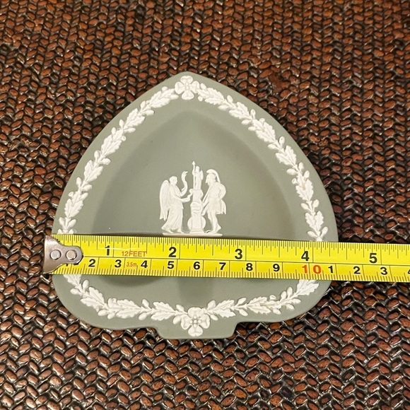 Vintage Wedgwood Jasperware Trinket Dish Green Grecian Leaf Spade Heart - Picture 8 of 8